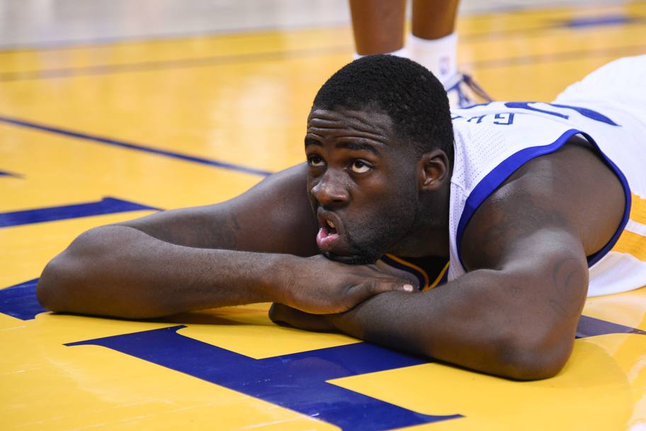 Il disappunto di Draymond Green per la sconfitta dei Golden State Warriors, battuti 113-100 dai San Antonio Spurs, all&#39;Oracle Arena di Oakland. (Reuters)